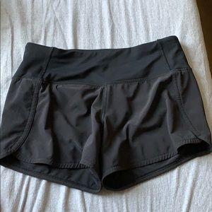 black lululemon shorts